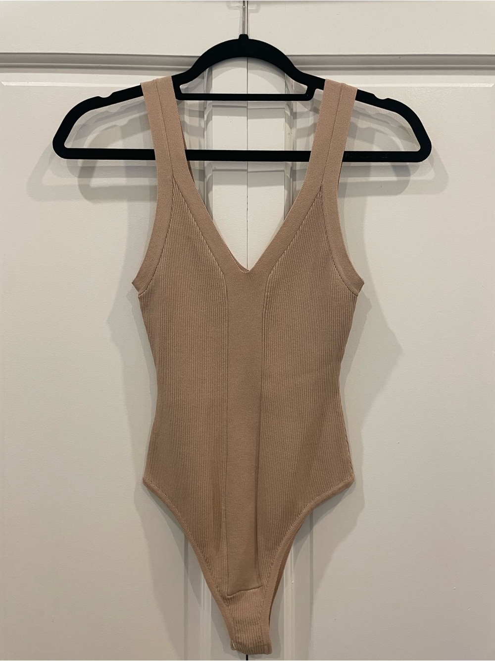 Lulu's Nude Ribbed V-Neck Bodysuit - Picture 2 of 2